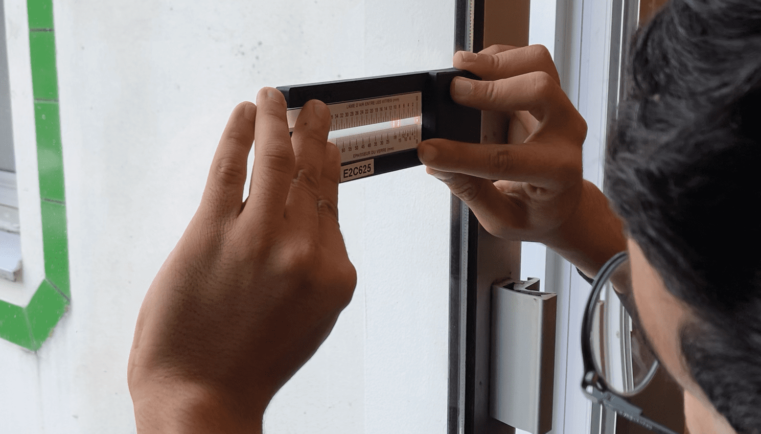 Expert qui réalise un diagnostic technique global ACCEO