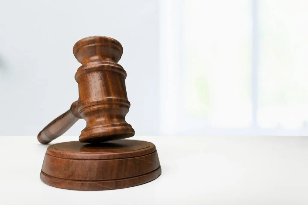 Marteau de justice en bois