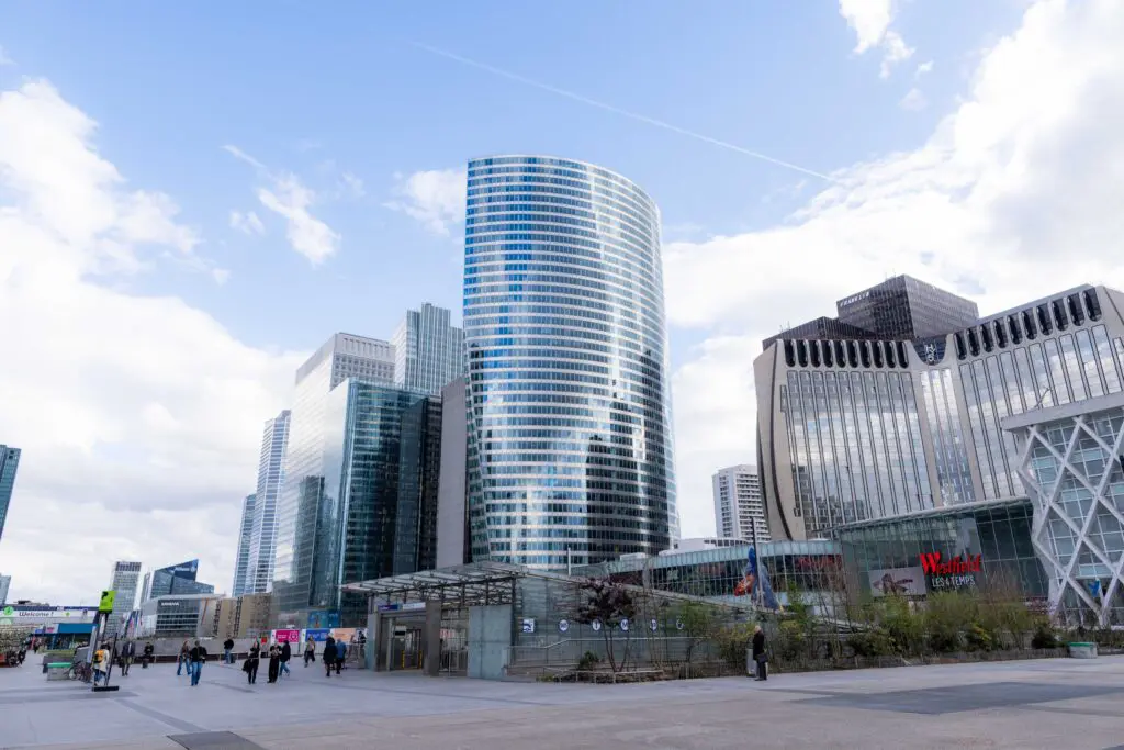 Tour Légende, La Défense : ACCEO pilote la modernisation complète de 19 ascenseurs en site occupé