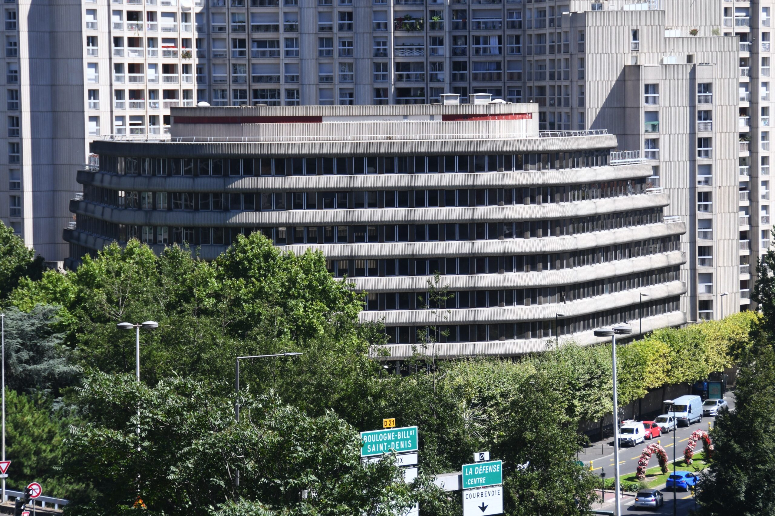 Bâtiment le galion à Puteaux avant destruction par ACCEO environnement
