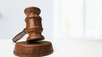 Marteau de justice en bois